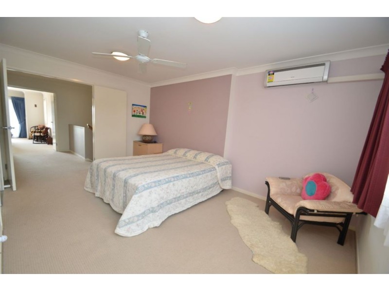 2/9 Lantau Cr, Varsity Lakes QLD 4227