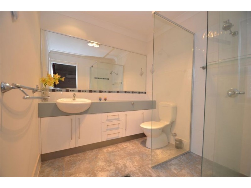 2/9 Lantau Cr, Varsity Lakes QLD 4227