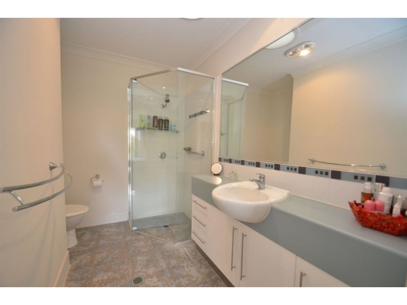 2/9 Lantau Cr, Varsity Lakes QLD 4227