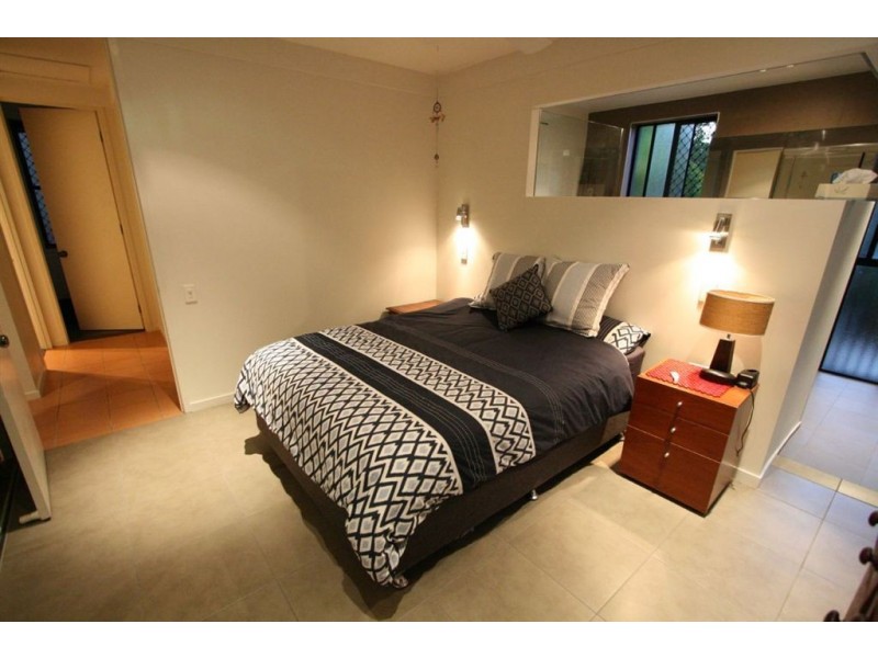 2 Henley Ct, Robina QLD 4226