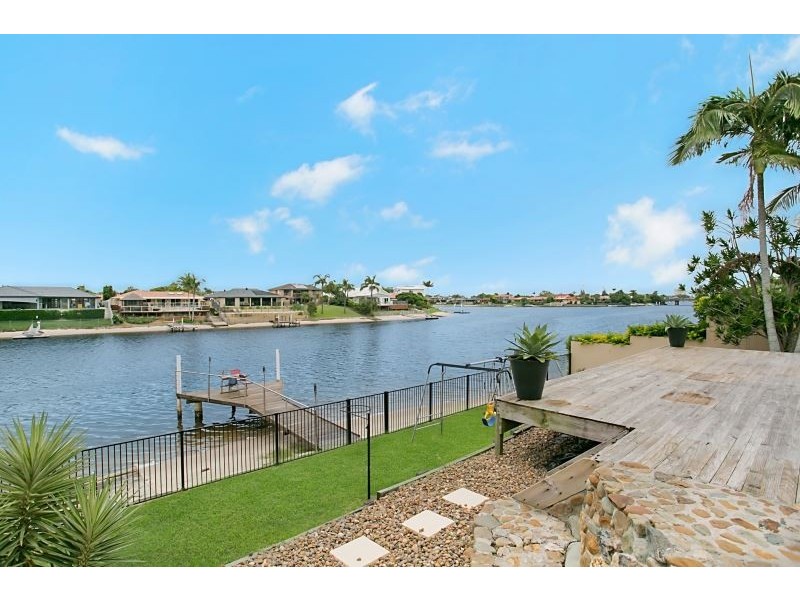 34 Arcadia Dr, Mermaid Waters QLD 4218