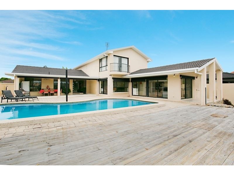 34 Arcadia Dr, Mermaid Waters QLD 4218