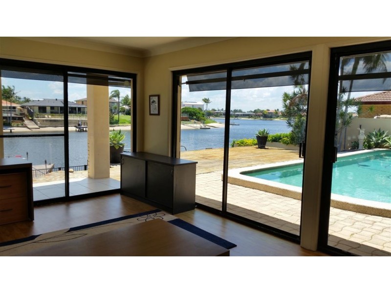 34 Arcadia Dr, Mermaid Waters QLD 4218