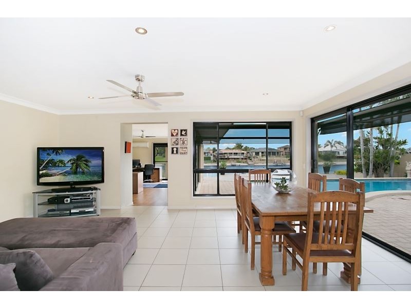 34 Arcadia Dr, Mermaid Waters QLD 4218