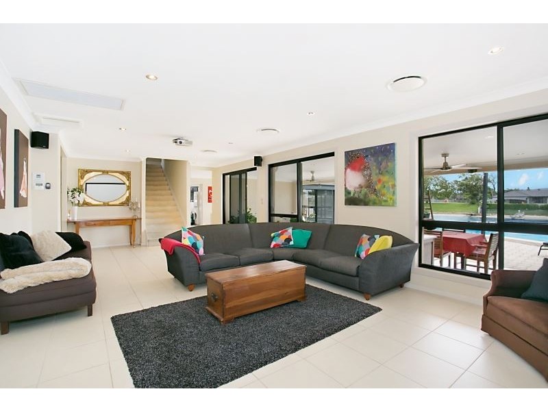 34 Arcadia Dr, Mermaid Waters QLD 4218