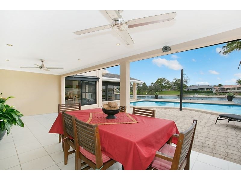 34 Arcadia Dr, Mermaid Waters QLD 4218