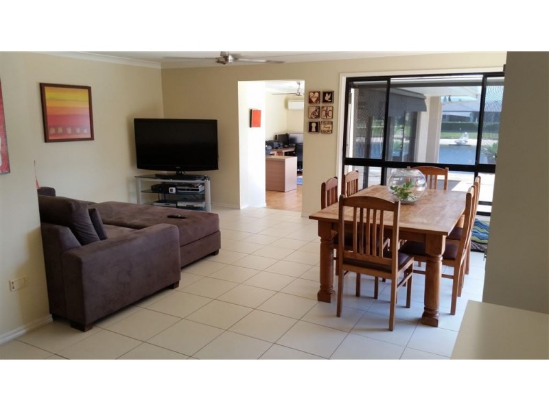 34 Arcadia Dr, Mermaid Waters QLD 4218