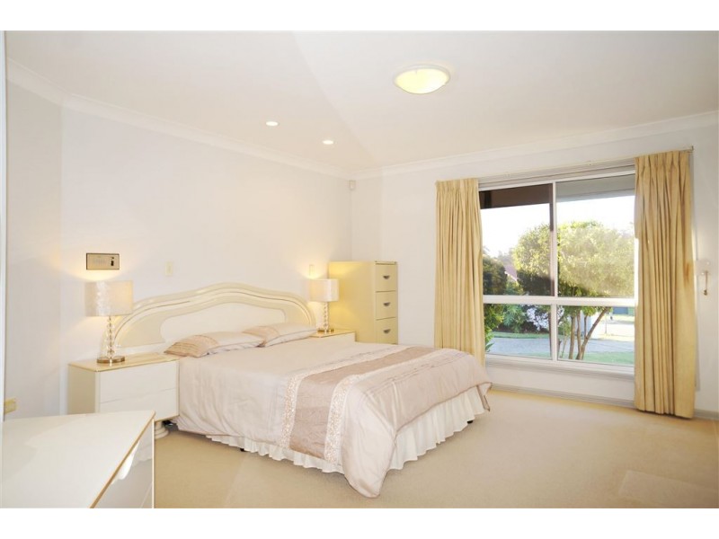 53 Camberwell Cct, Robina QLD 4226