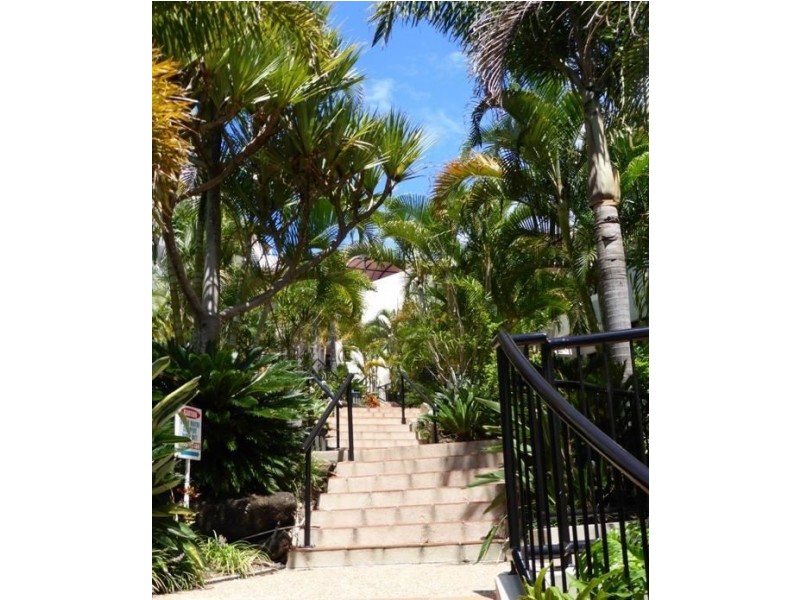 E17/1 Great Hall Dr, Miami QLD 4220