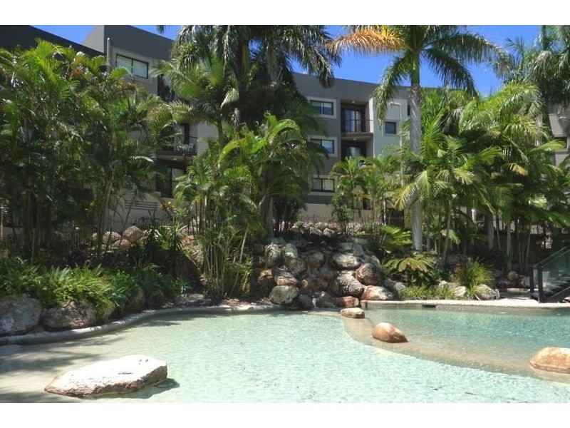 E17/1 Great Hall Dr, Miami QLD 4220