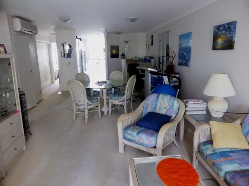 E17/1 Great Hall Dr, Miami QLD 4220