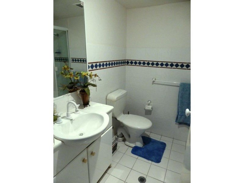 E17/1 Great Hall Dr, Miami QLD 4220