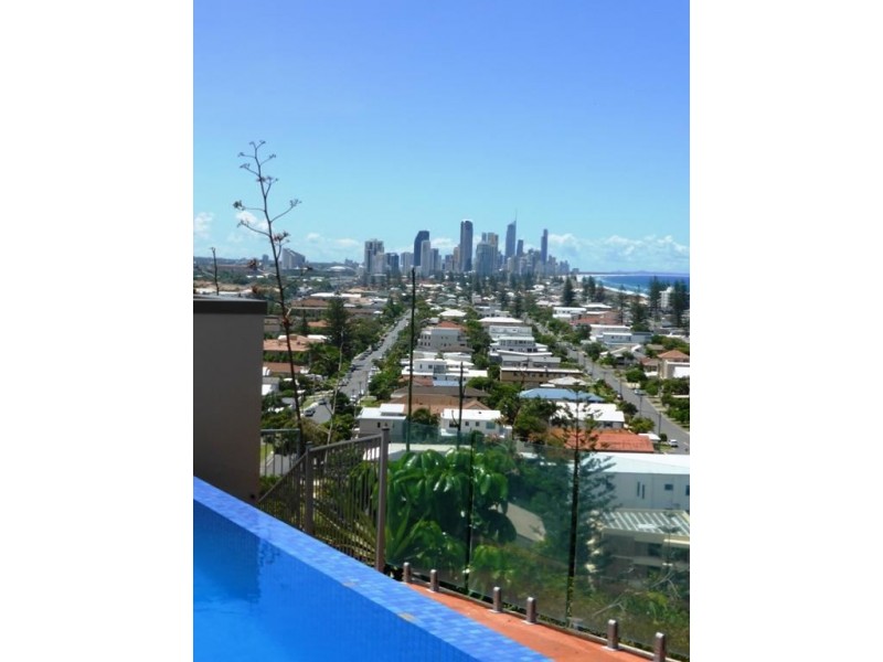 E17/1 Great Hall Dr, Miami QLD 4220