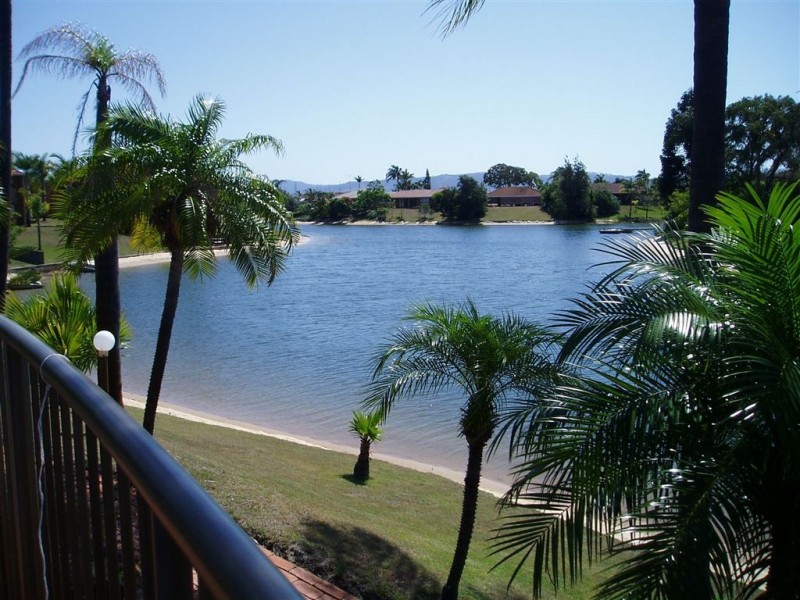 8/20 Dunlop Crt, Mermaid Waters QLD 4218