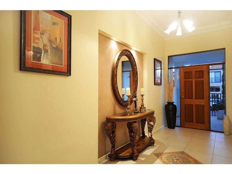 12 Magenta Dr, Varsity Lakes QLD 4227