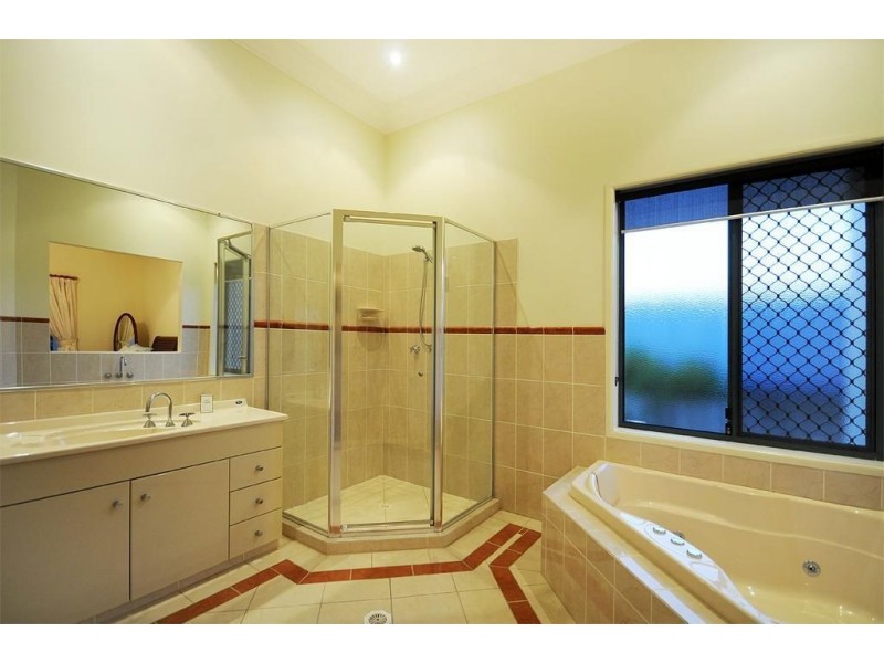 12 Magenta Dr, Varsity Lakes QLD 4227