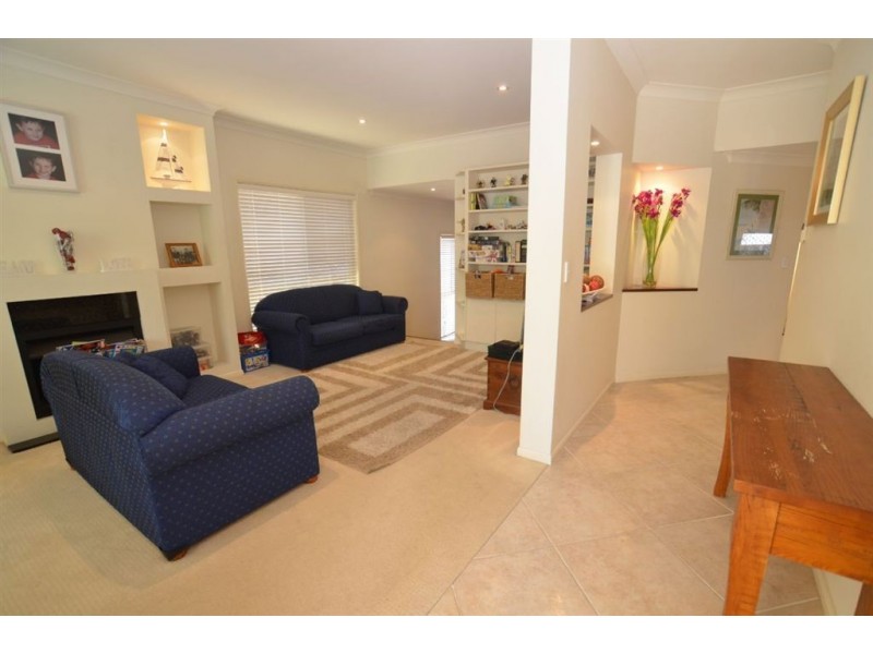 16 Carina Peak Dr, Varsity Lakes QLD 4227