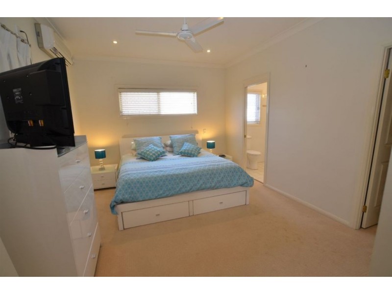 16 Carina Peak Dr, Varsity Lakes QLD 4227