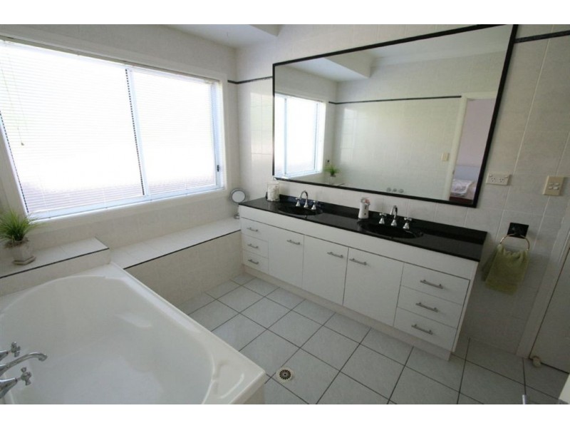 19 Kuranda Dr, Robina QLD 4226