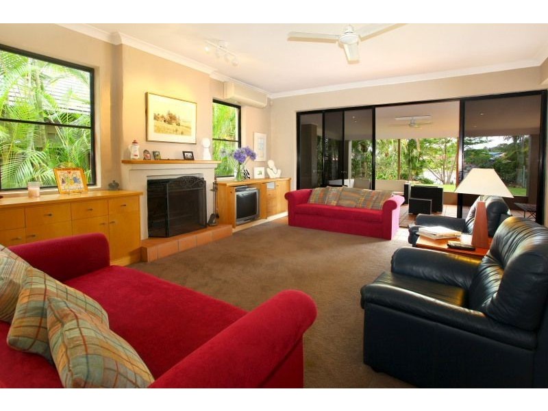 132 Camberwell Cct, Robina QLD 4226