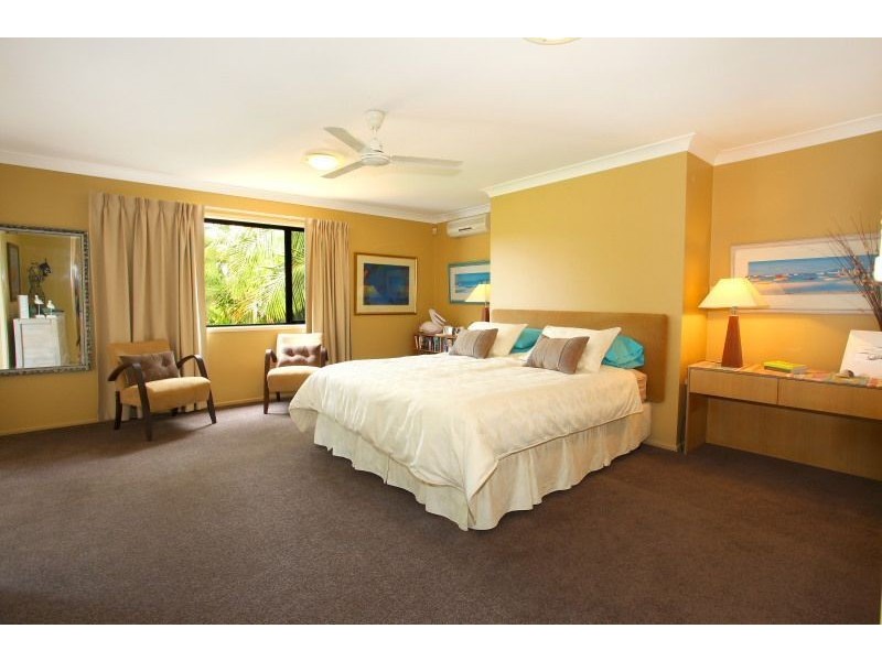 132 Camberwell Cct, Robina QLD 4226