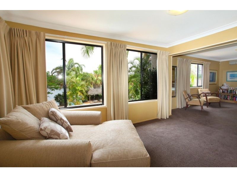 132 Camberwell Cct, Robina QLD 4226