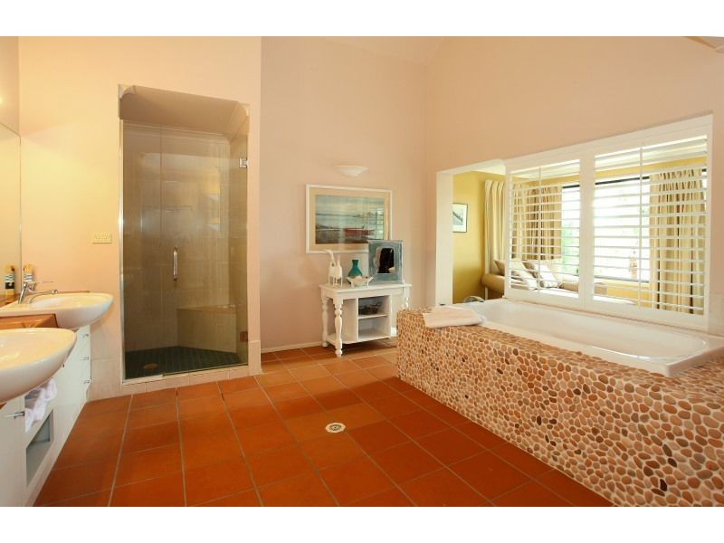 132 Camberwell Cct, Robina QLD 4226