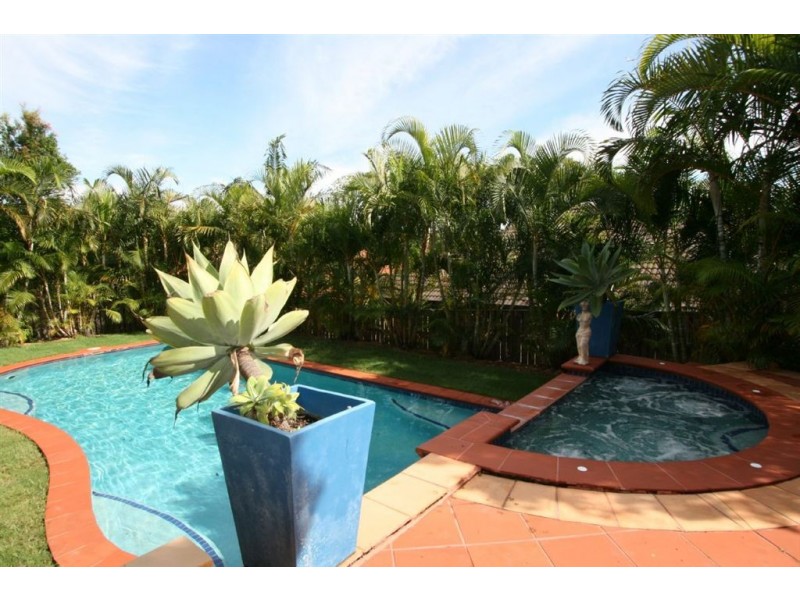 5 Glasshouse Dr, Varsity Lakes QLD 4227