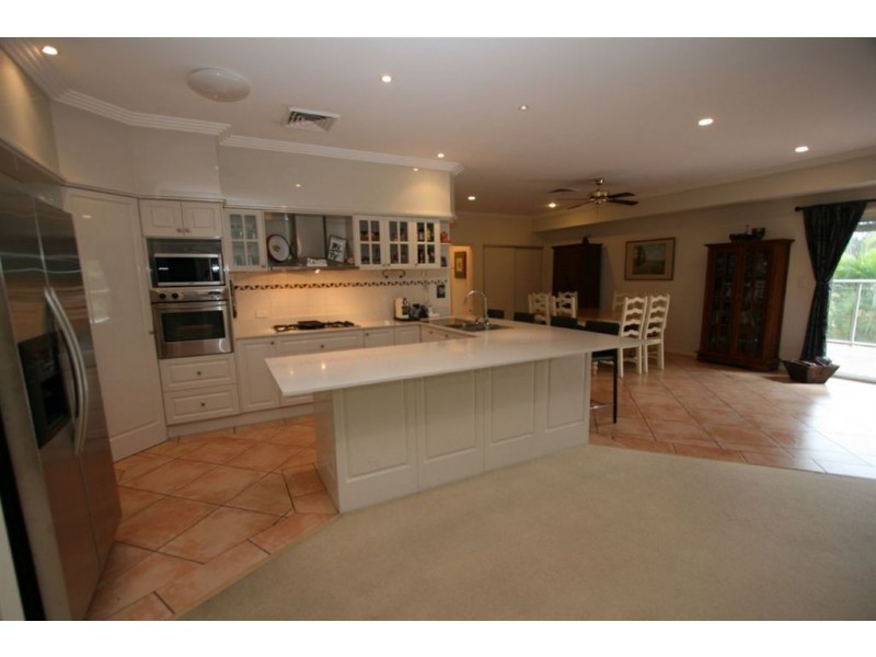 5 Glasshouse Dr, Varsity Lakes QLD 4227