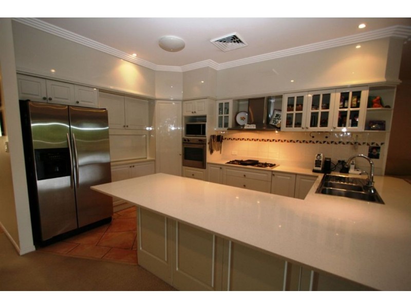 5 Glasshouse Dr, Varsity Lakes QLD 4227