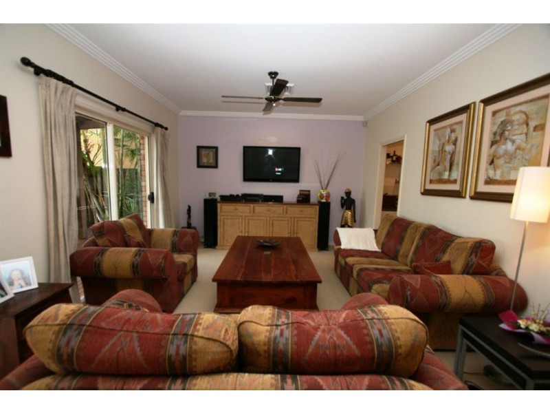 5 Glasshouse Dr, Varsity Lakes QLD 4227