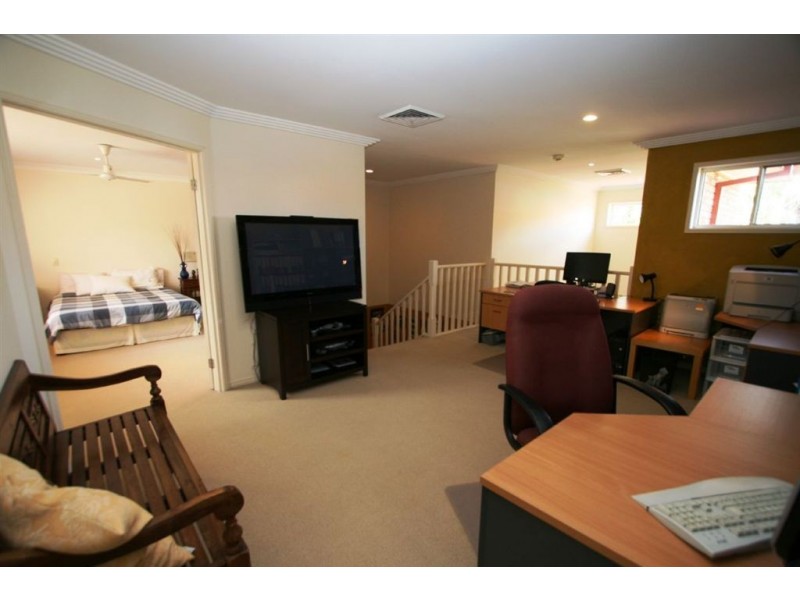 5 Glasshouse Dr, Varsity Lakes QLD 4227