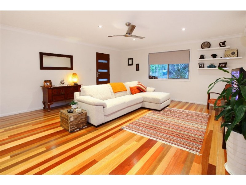 207 Dugandan St, Nerang QLD 4211