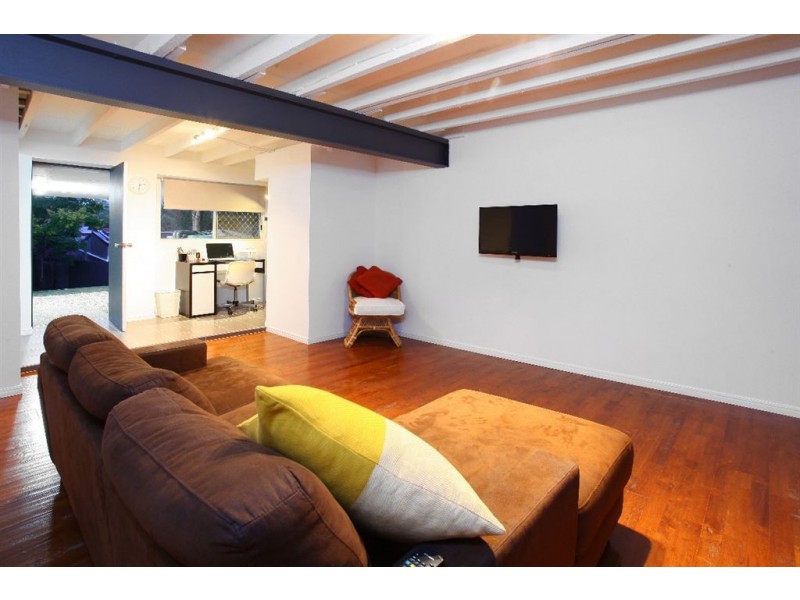 207 Dugandan St, Nerang QLD 4211