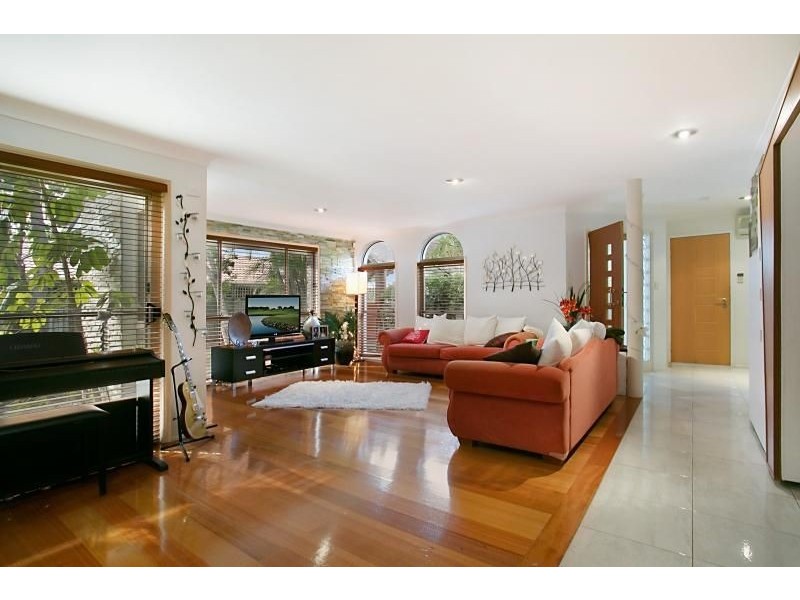 4 Heatherton St, Robina QLD 4226