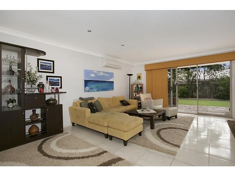 4 Heatherton St, Robina QLD 4226