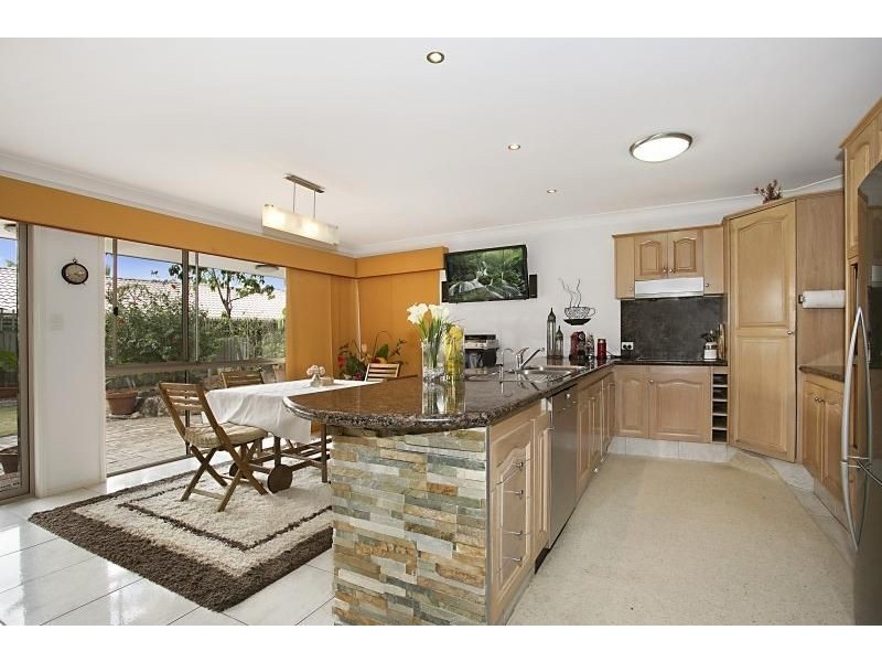 4 Heatherton St, Robina QLD 4226