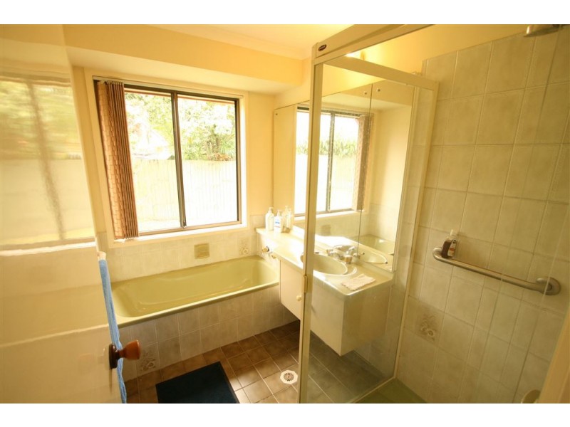 5 La Perouse Crt, Robina QLD 4226