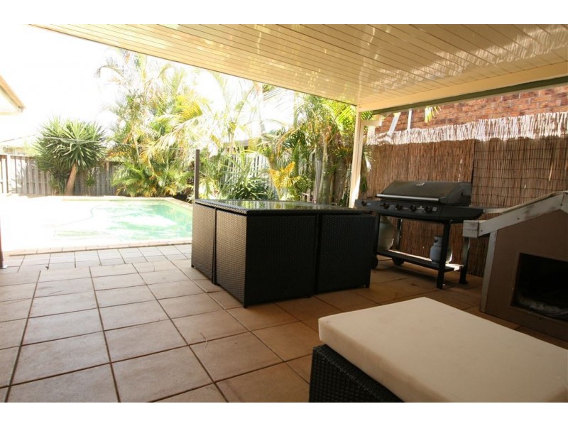 2/4 Woburn Place, Burleigh Waters QLD 4220