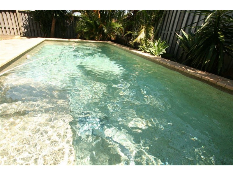 2/4 Woburn Place, Burleigh Waters QLD 4220