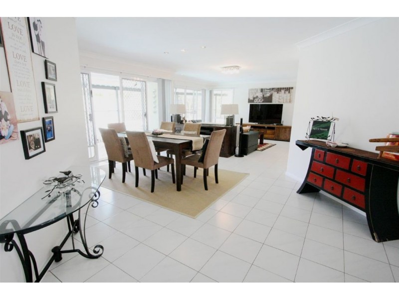 105 Glen Eagles Dr, Robina QLD 4226