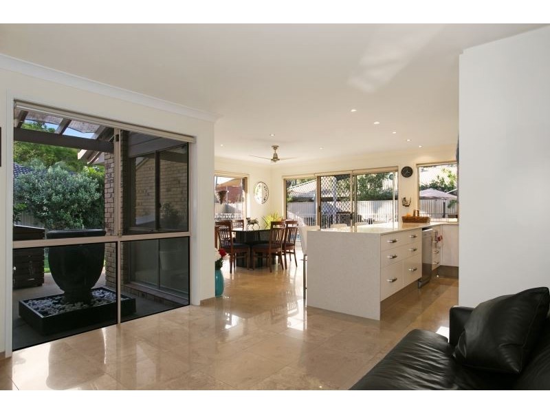 1 Cranbourne Ct, Robina QLD 4226