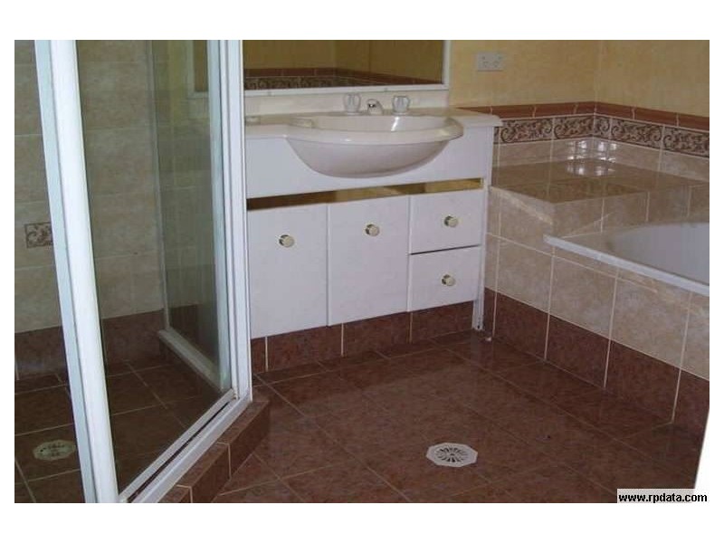 3 Merrilaine Cr, Merrimac QLD 4226