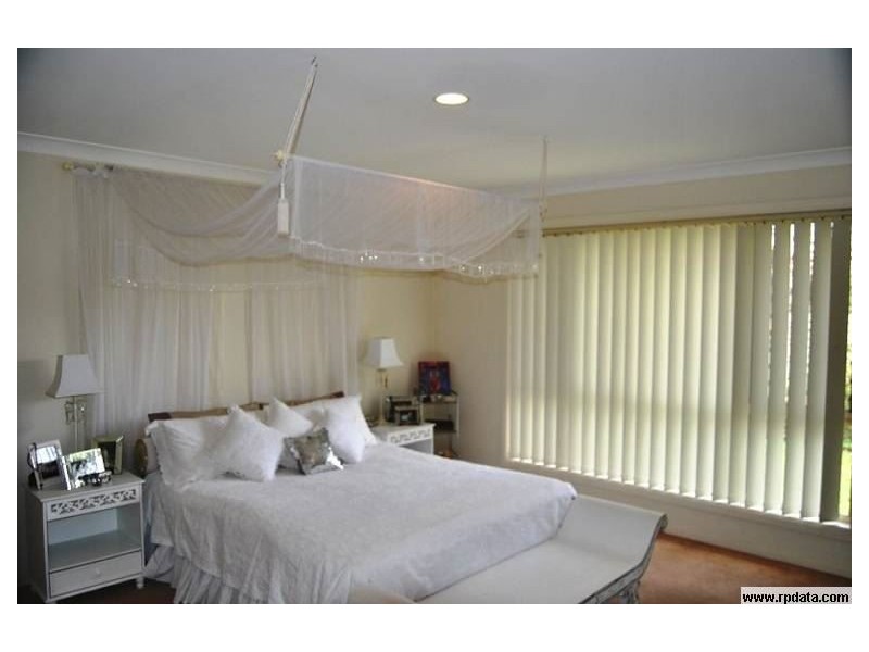 32 Cedarwood Cr, Robina QLD 4226
