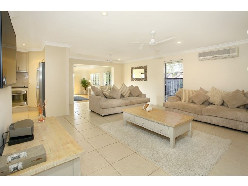 8 Carlingford Pl, Robina QLD 4226