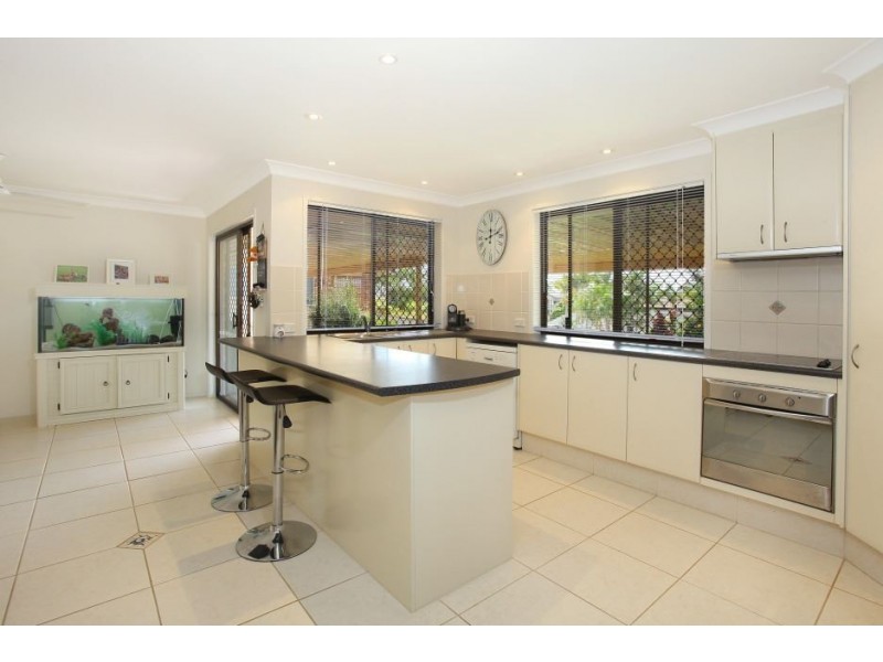 8 Carlingford Pl, Robina QLD 4226