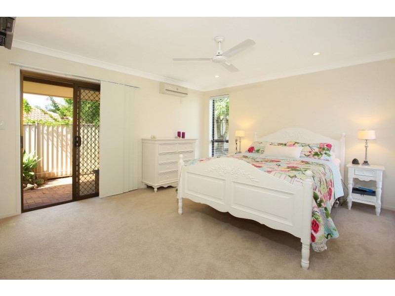 8 Carlingford Pl, Robina QLD 4226