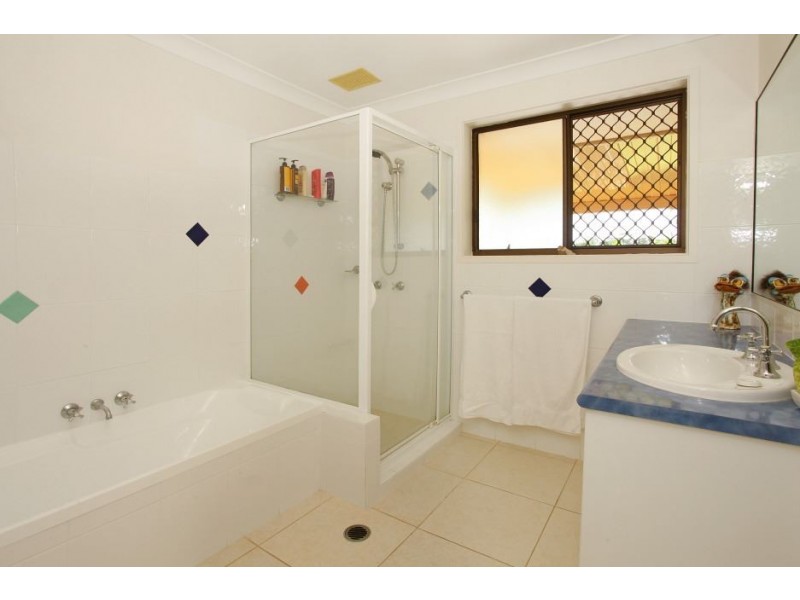 8 Carlingford Pl, Robina QLD 4226