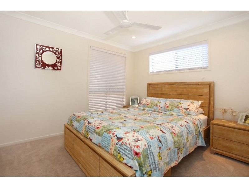 8 Carlingford Pl, Robina QLD 4226