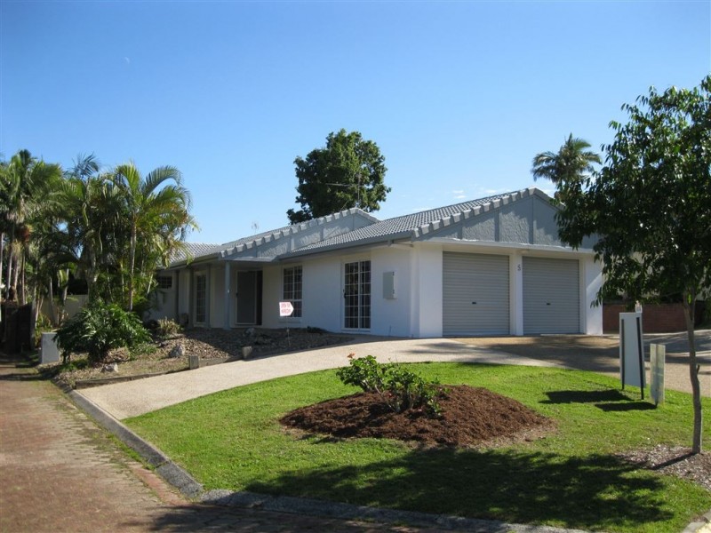 5 Carnoustie Crt, Robina QLD 4226